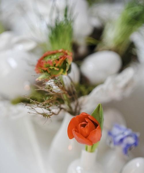 白色餐巾花的寓意是什么？白色餐巾花在餐桌布置中有何特殊含义？