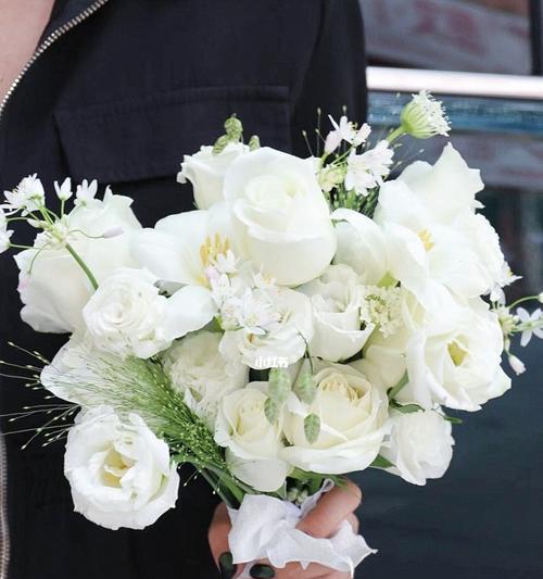 白色捧花代表什么寓意？白色捧花的象征意义是什么？