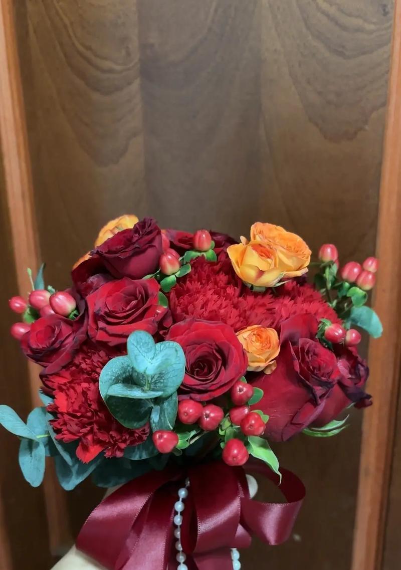 情侣手捧花的含义是什么？送手捧花的意义何在？
