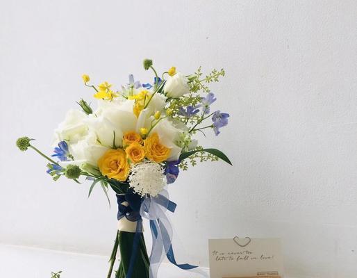 绿叶红花手捧花代表什么？如何选择手捧花的颜色搭配？