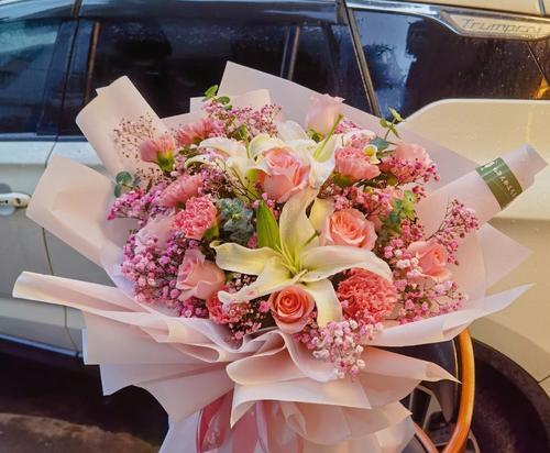 送长辈什么花束寓意好？花束选择有哪些讲究？