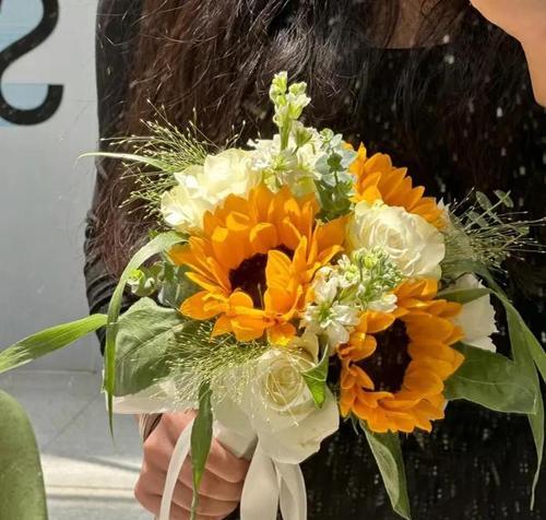 手捧花的寓意是什么？如何选择寓意深刻的手捧花？