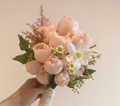 灰姑娘手捧花代表什么？手捧花的寓意是什么？