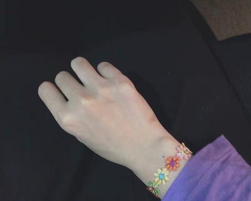 七色花项链的含义是什么？七色花项链在时尚中的意义？