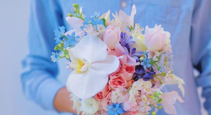象征幸福的手捧花送给我？手捧花中哪些花象征幸福？