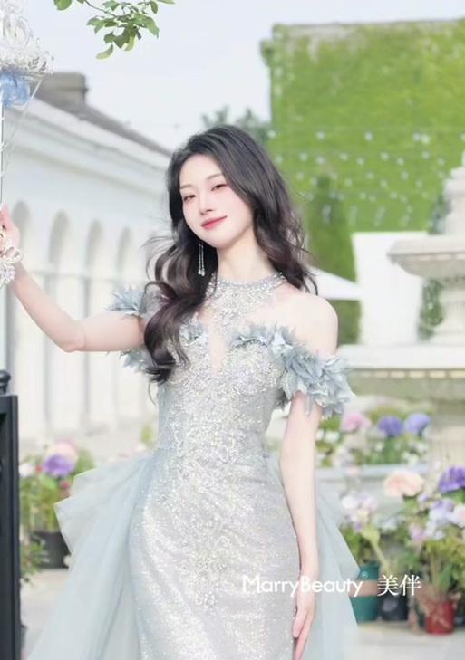 手捧花权杖代表了什么意义？