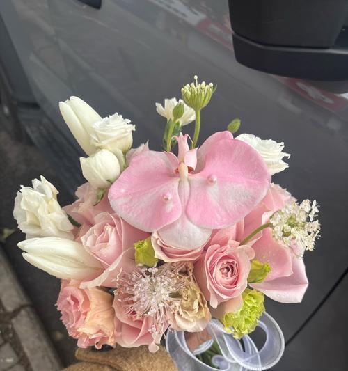 手捧花一分为二象征着什么？这种做法在婚礼中有何含义？
